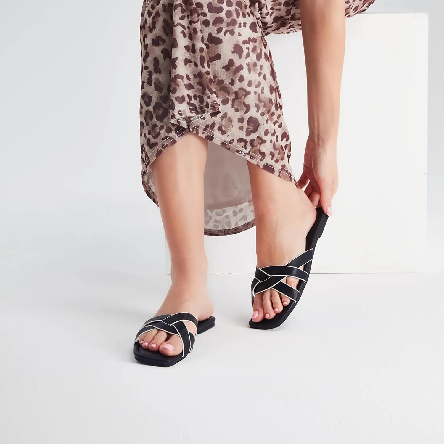 2025 Women's Flat Sandals - Braided Square Toe Fashion Slide Sandals, Comfortable Leather Slip On Slippers for Summer Size 6-11
