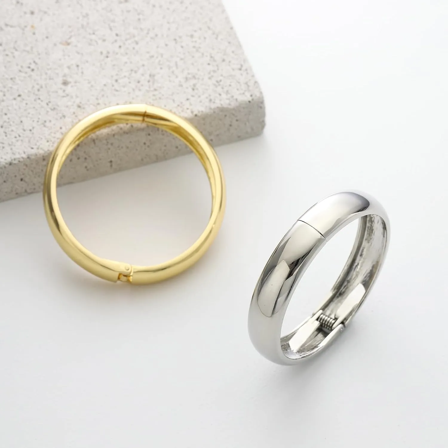 2pcs Gold Bangle Bracelets for Women, Trendy Hinged Cuff Open Wide Chunky Gold Bracelet Stack Arm Cuff Jewelry for Women