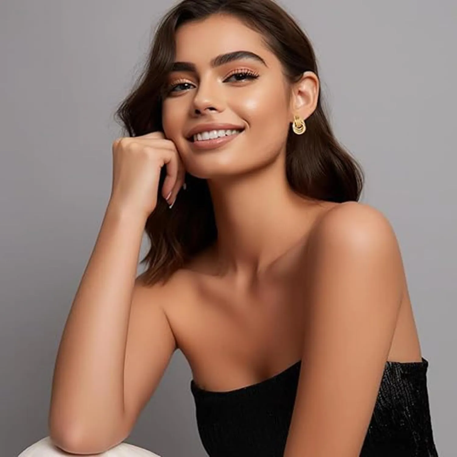 ASTRUE Elegant Gold Hoop Earrings for Women - Hypoallergenic Lightweight Geometric Jewelry for Daily Wear & Special Occasions