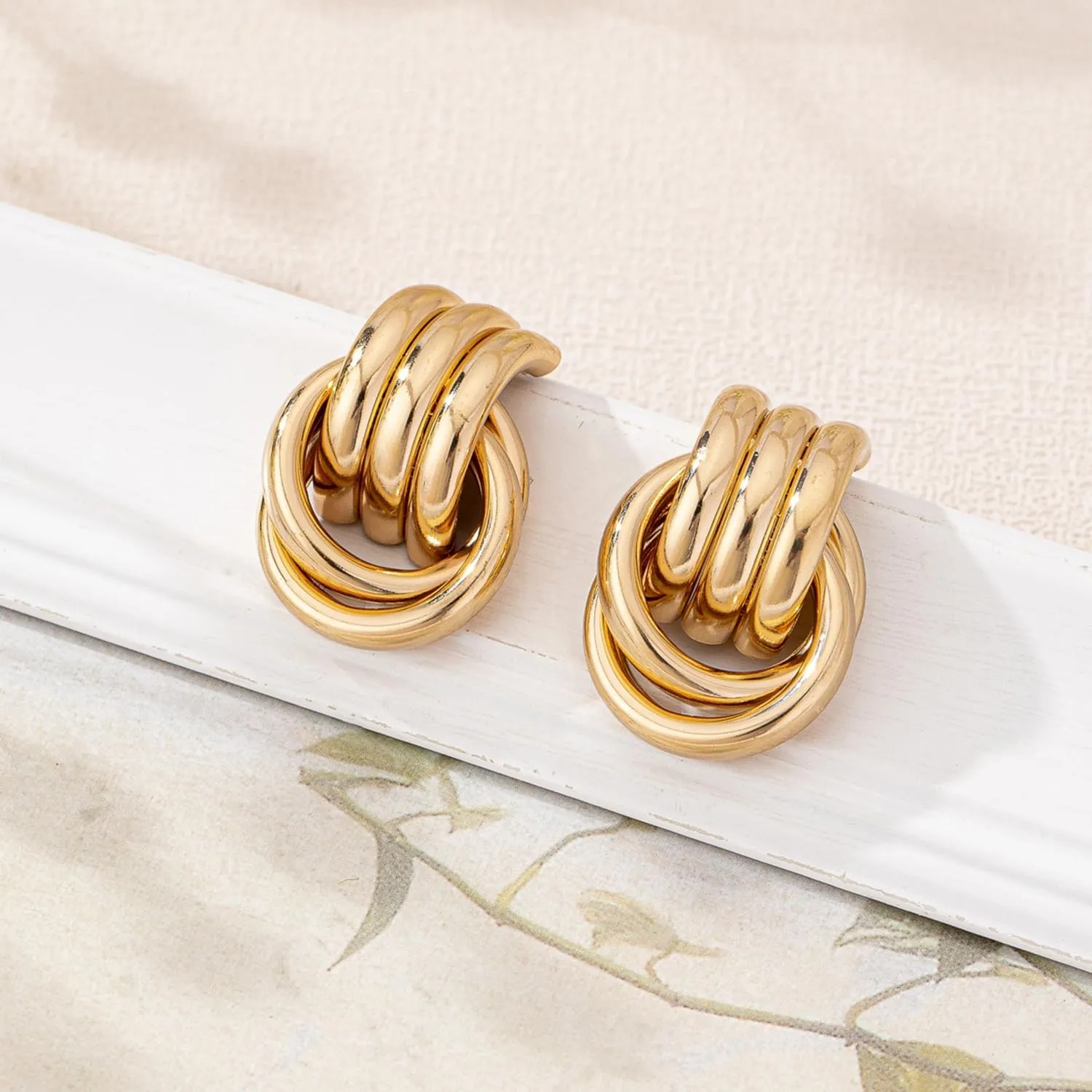 ASTRUE Elegant Gold Hoop Earrings for Women - Hypoallergenic Lightweight Geometric Jewelry for Daily Wear & Special Occasions