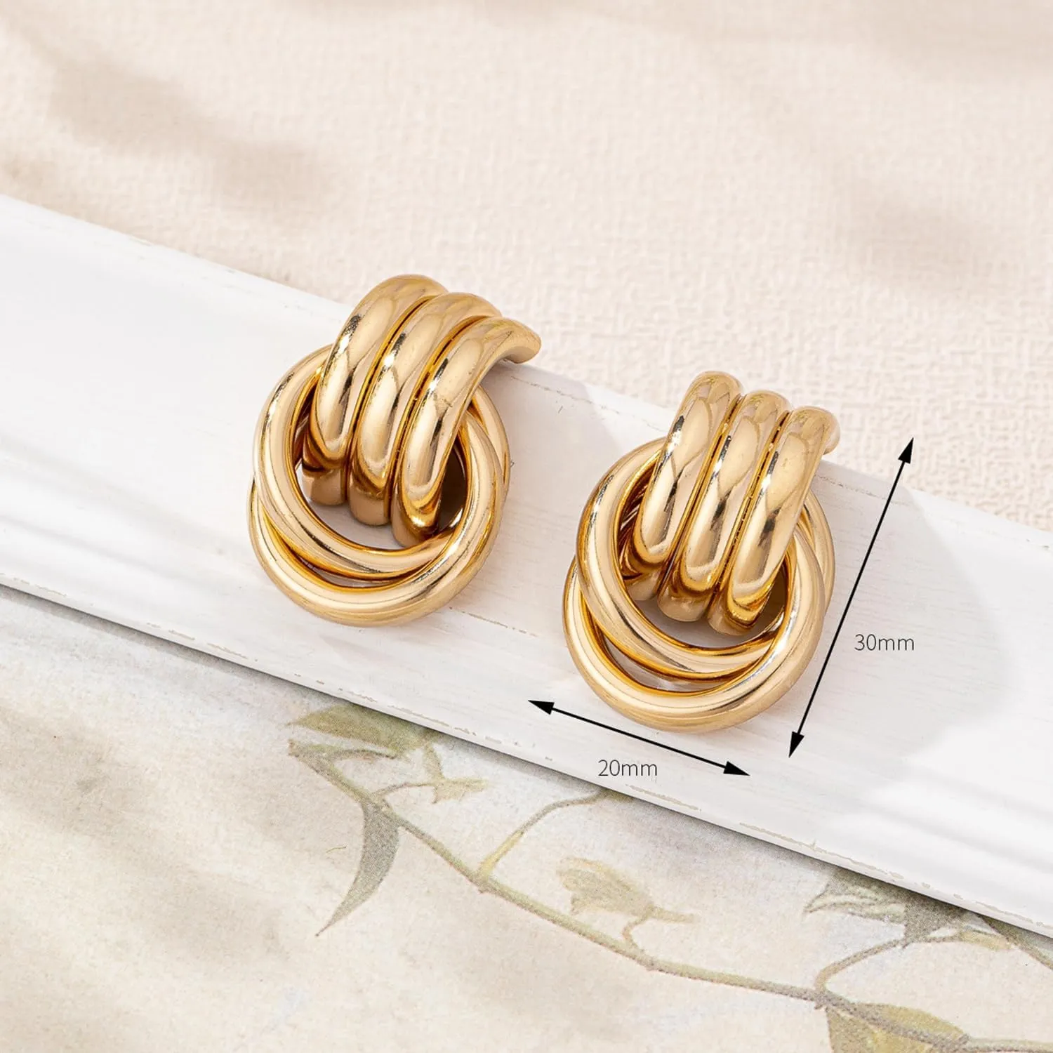 ASTRUE Elegant Gold Hoop Earrings for Women - Hypoallergenic Lightweight Geometric Jewelry for Daily Wear & Special Occasions