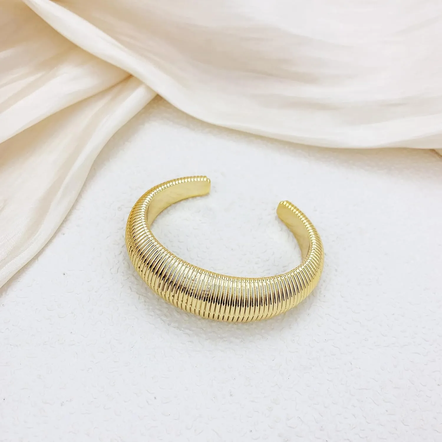 FUNOJOY Chunky Cuff Bracelets for Women Wide Open Bangle Bracelet Wrist Cuff Bracelets Statement Fashion Jewelry